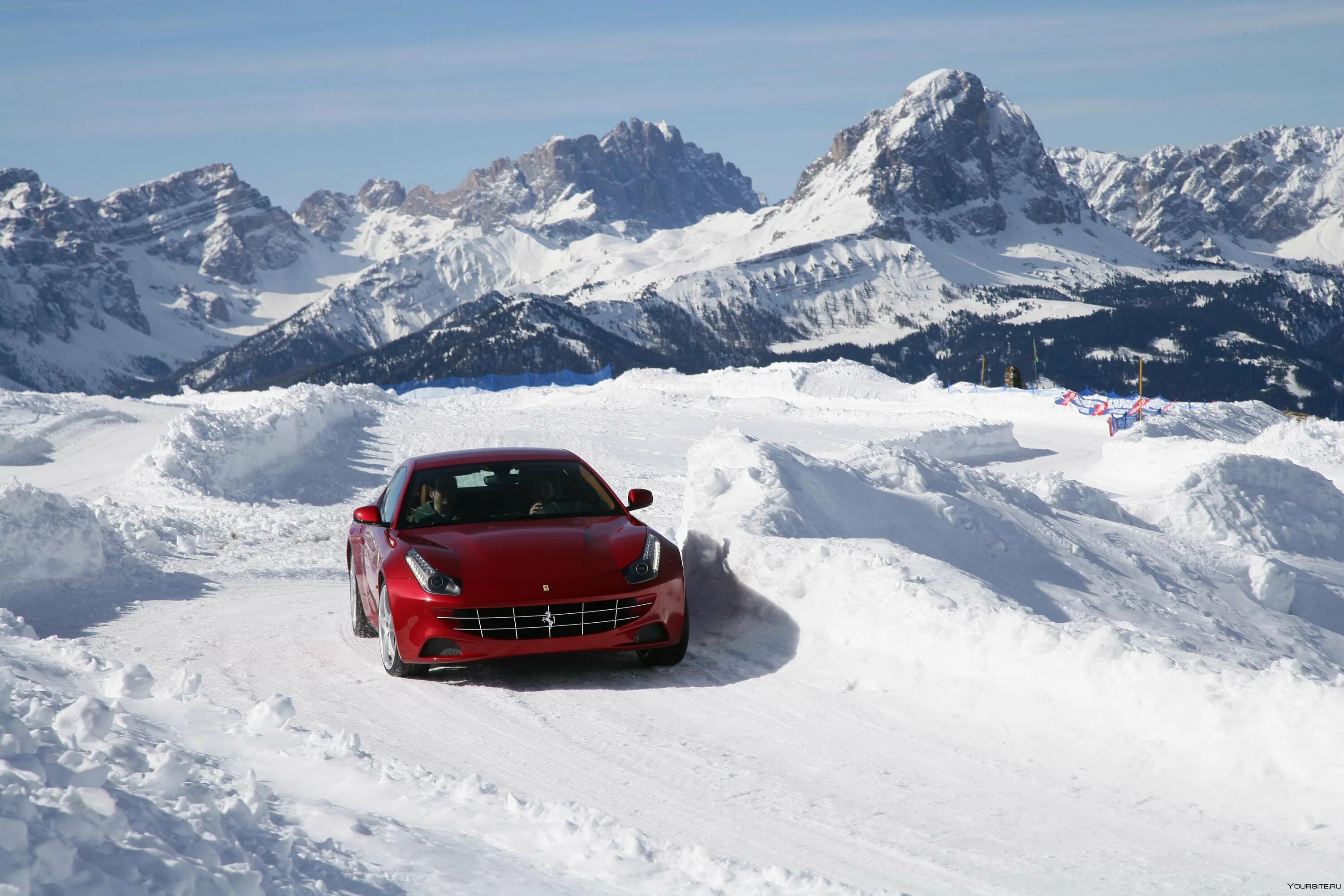 Porsche 911 Snow. Машина зимой. Машина на фоне снежных гор. Автомобиль в горах зимой.