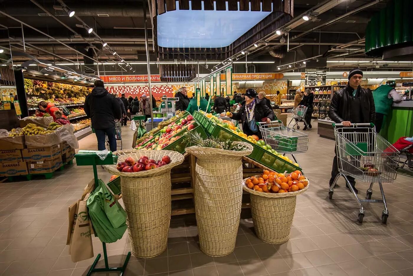 Гипермаркет. Green гипермаркет Минск. Торговый зал гипермаркета. Огромный гипермаркет. Гипермаркет окей торговый зал.