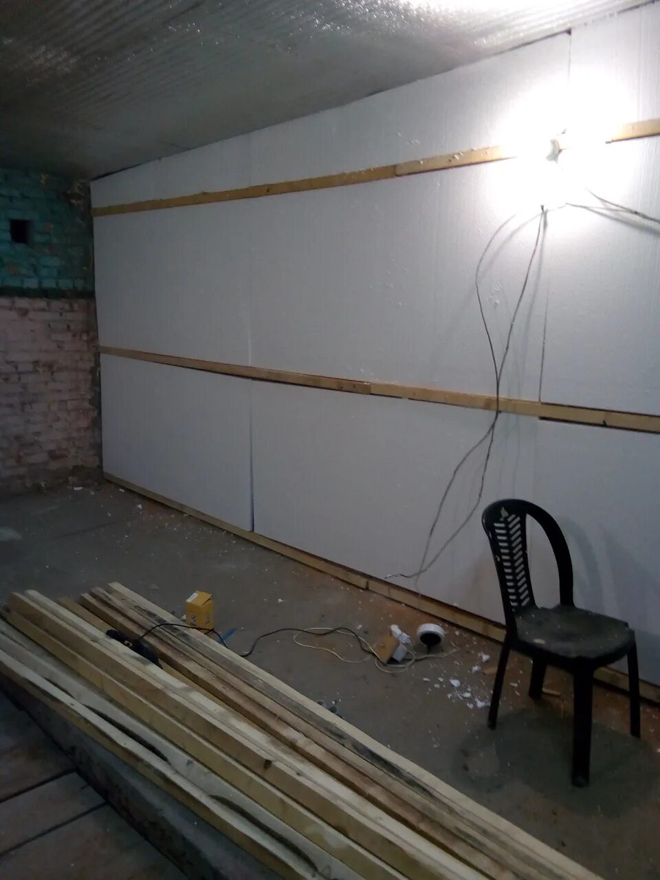 Как правильно утеплить гараж. Как правильно утеплить гараж. Теплоизоляция гаража. Утепление стен в гараже. Утеплить стены гаража.