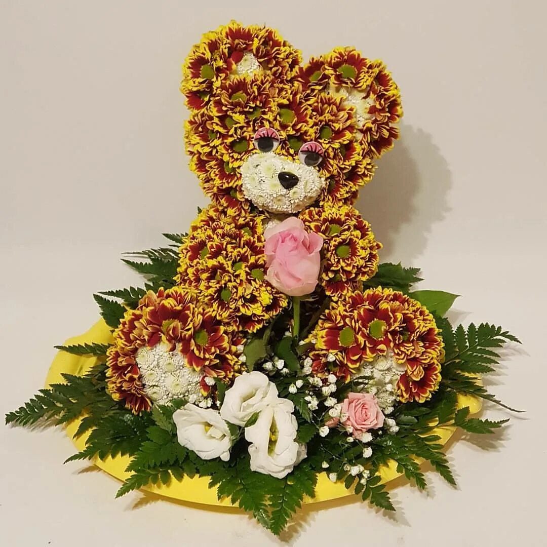 Оригинальные композиции из цветов. Игрушки из цветов. Необычные букеты. Игрушки из цветов. Фигурки из цветов живых.