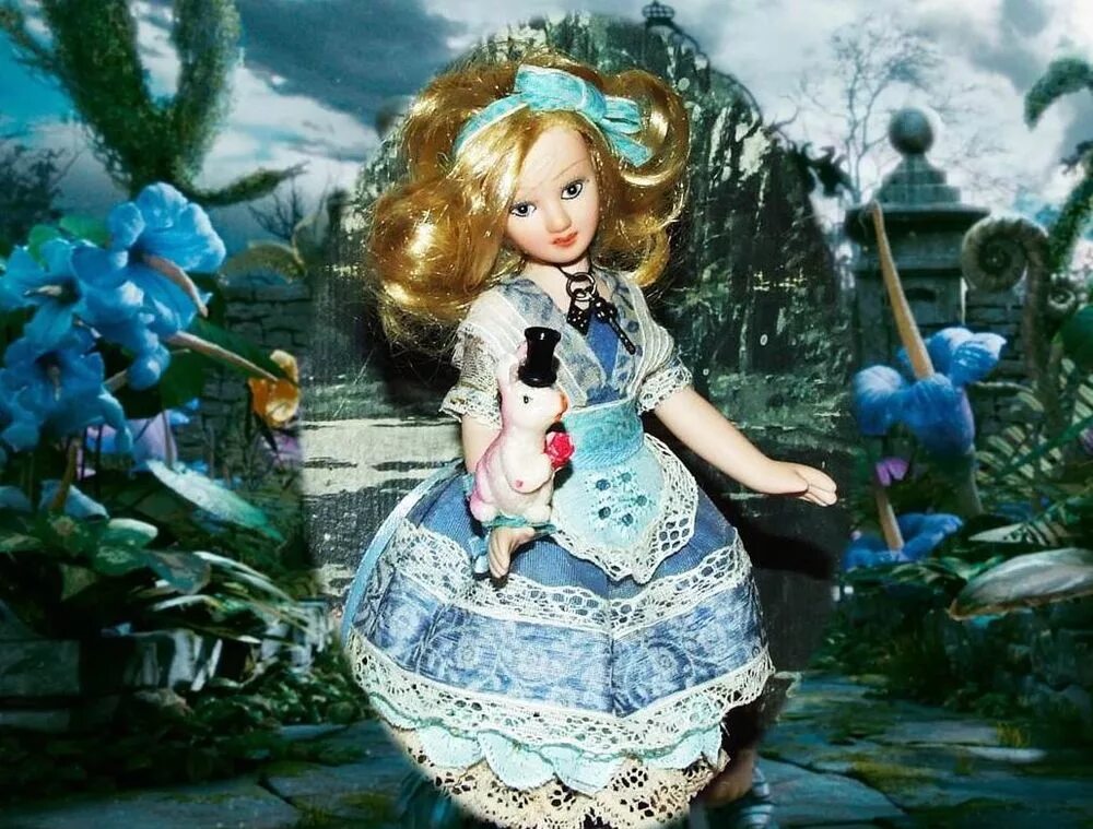 Кукла алиса в стране. Кукла из алисы в стране чудес. кукла фарфоровая алиса. фарфоровая кукла алиса в стране чудес. авторская кукла алиса в стране чудес.