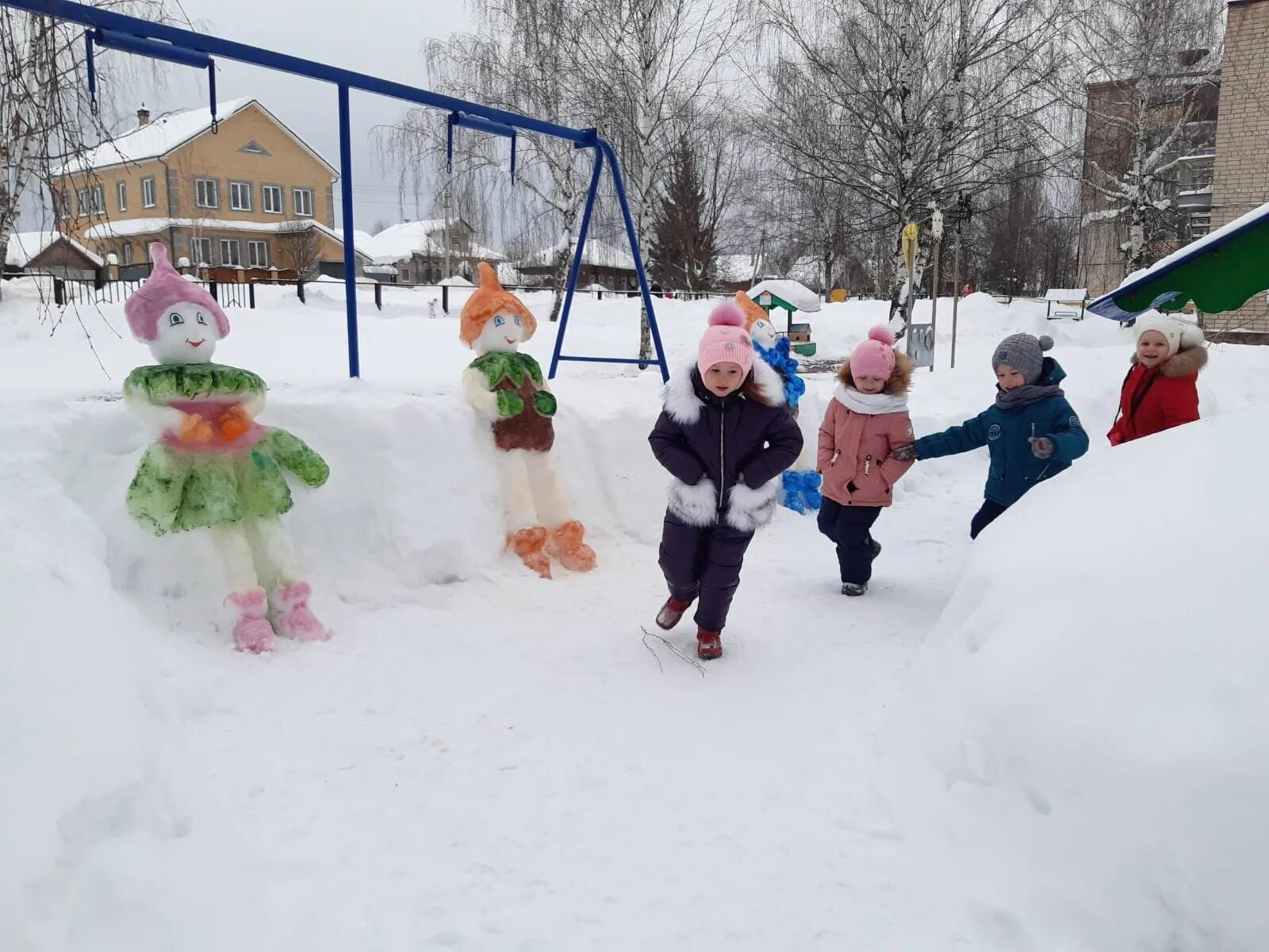 Снежки в сад. Конкурс снежный городок Эколят. Снежные постройки снежный городок Эколята. Снежный городок Эколята дошколята. Снежный городок Эколята дошколята в детском саду.