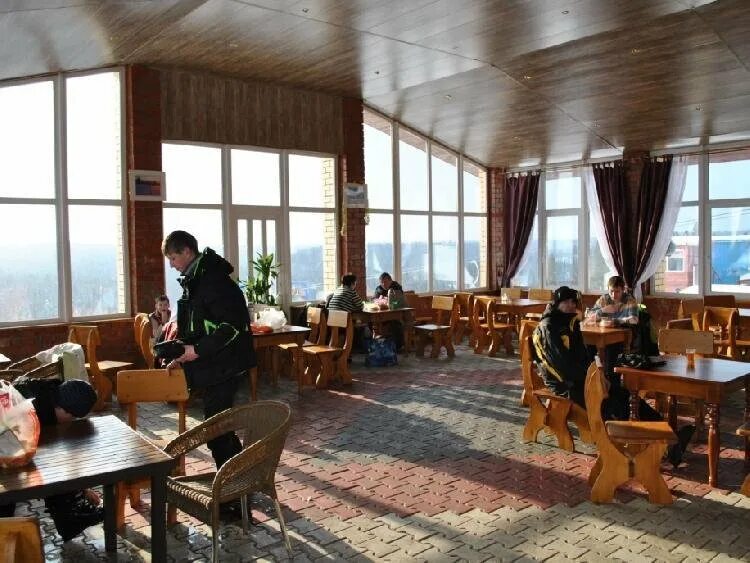 Снегири база отдыха пермь. Снегири пермь. Отель снегири нижнекамск. Снегири база отдыха пермь глушата. Горнолыжная база снегири пермь.