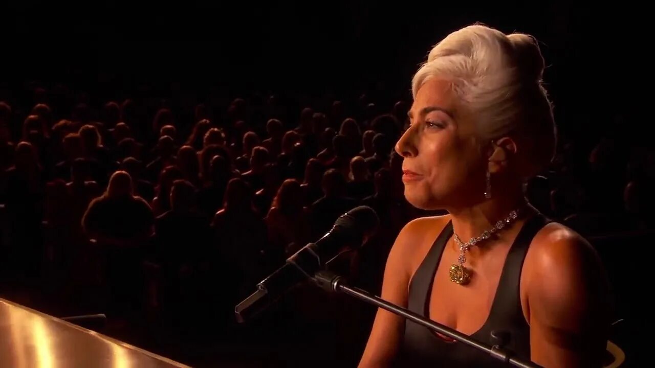 Клип гага купер. Леди гага клипы. Леди гага клипы. Гага алехандро. Lady gaga 2008 poker face.