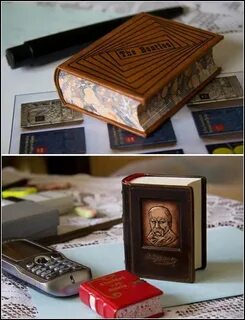 Какой писатель коллекционировал миниатюрные книги