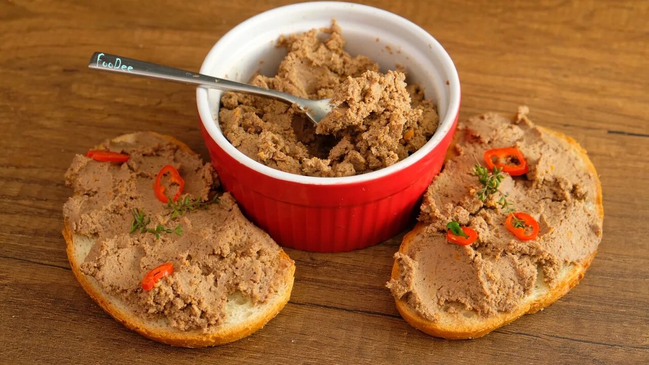 Рецепт паштета из печени курицы. Паштет из печени куриной от юлии высоцкой. паштет из куриной печени. печёночный паштет из куриной печени. паштет куриная печень.