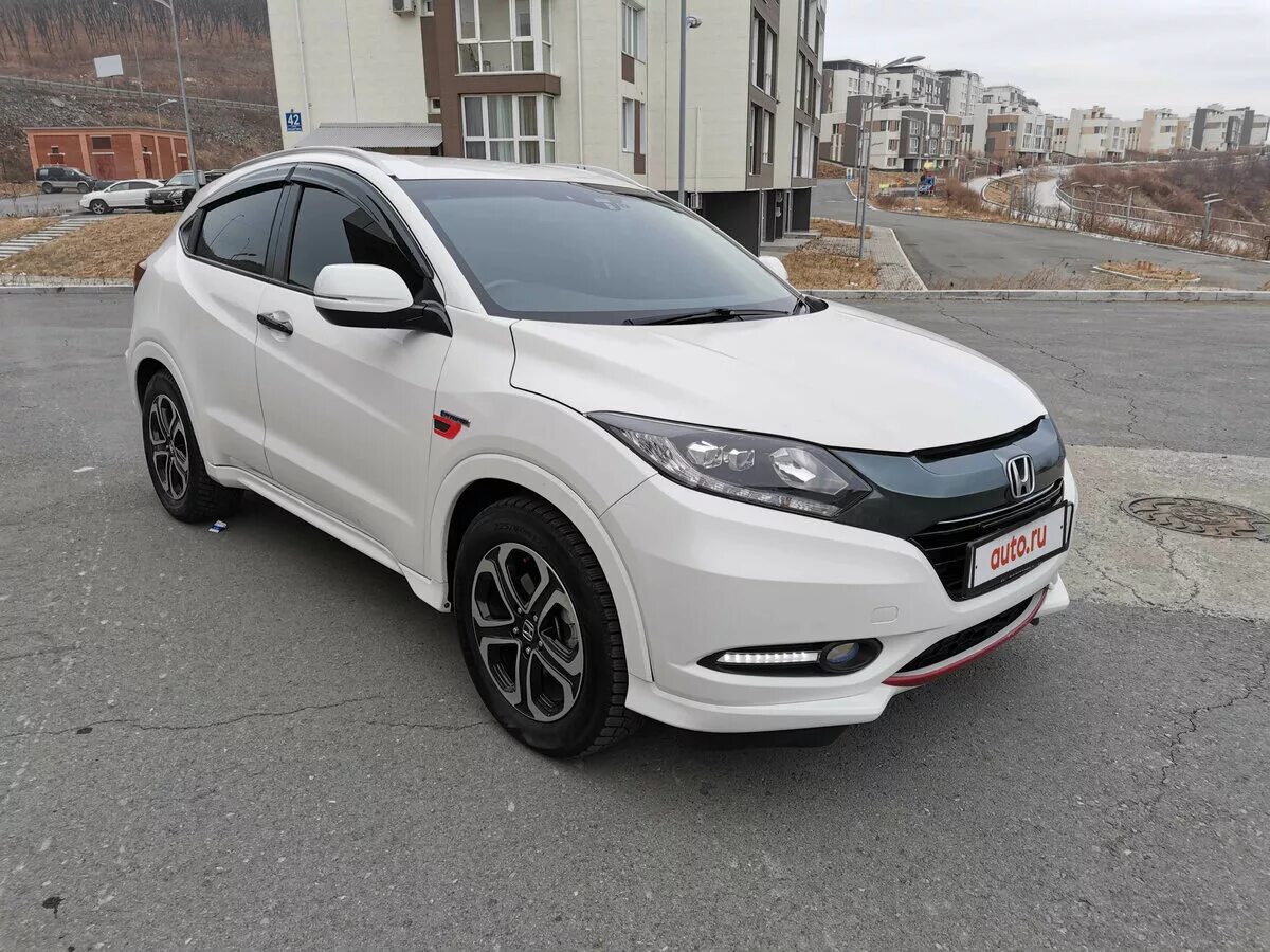 Купить везел во владивостоке. Honda Vezel белый 2015. Honda Vezel 2016 белая. Honda Vezel белый. Honda Vezel RS White.