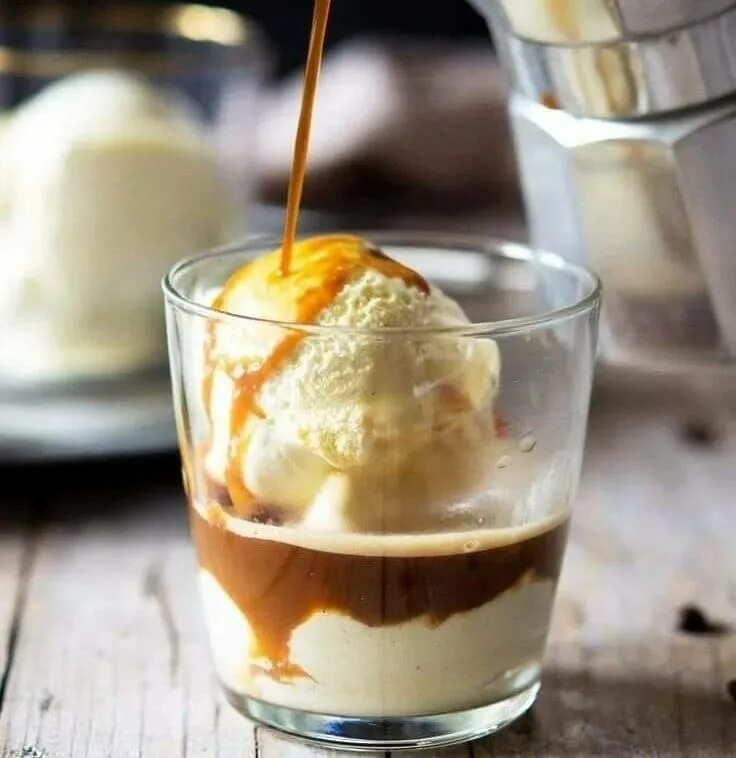 Вечернее мороженое. Глясе и Аффогато. Аффогато кофе. Affogato (Espresso on Vanilla Ice Cream). Кофе глясе.