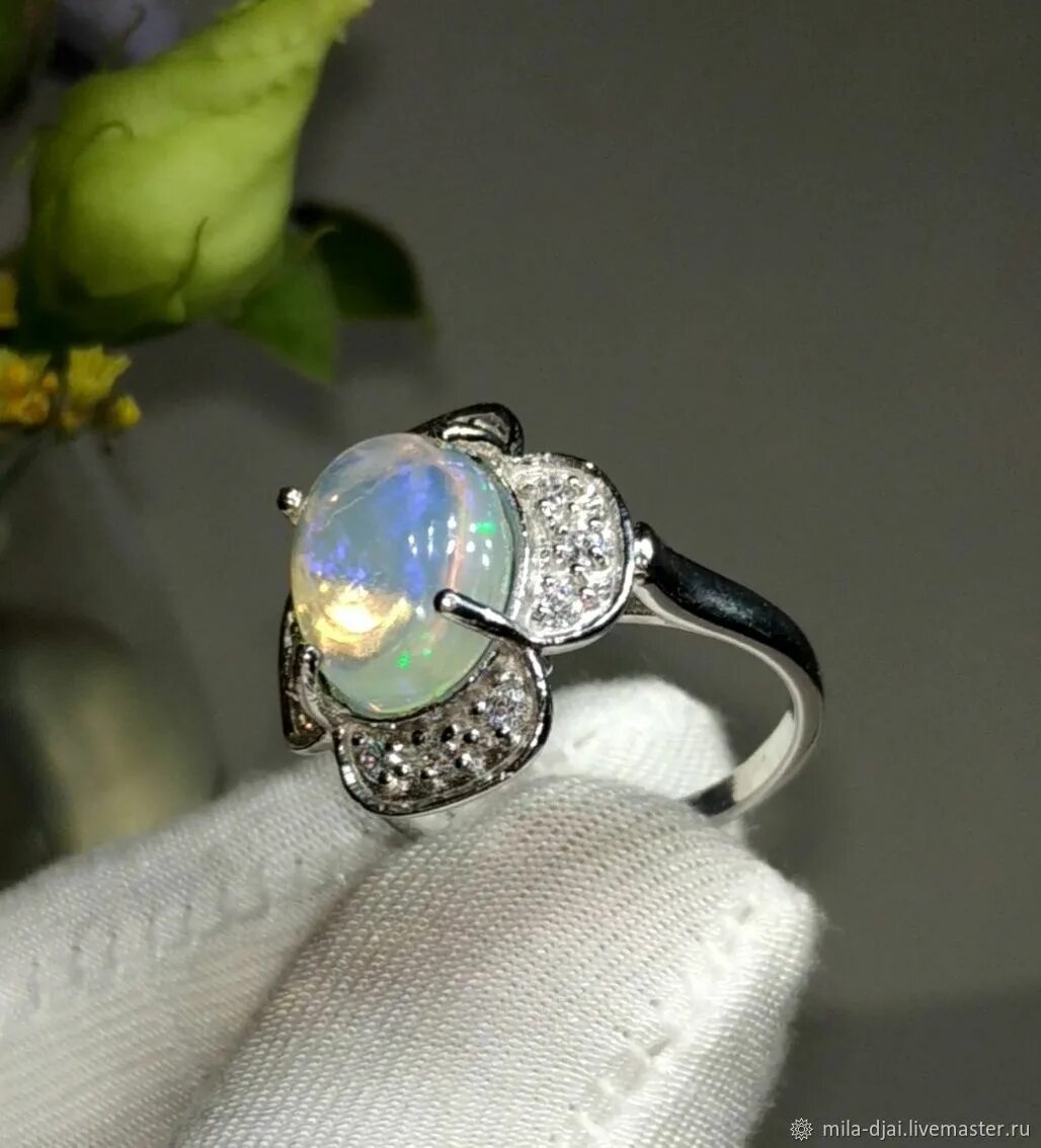 Кольца с опалом в золоте санлайт. Серебряные кольца опалами. Кольцо ария фирма вега с опалом. Кольцо велес с опалом. Дизайнерское кольцо с опалом.