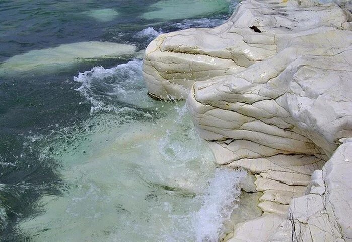 Белые камни где находится. Абхазия белые скалы Цандрипш. Абхазия Цандрипш пляж белые скалы. Гантиади Абхазия белые скалы. Цандрипш пляж белые скалы.