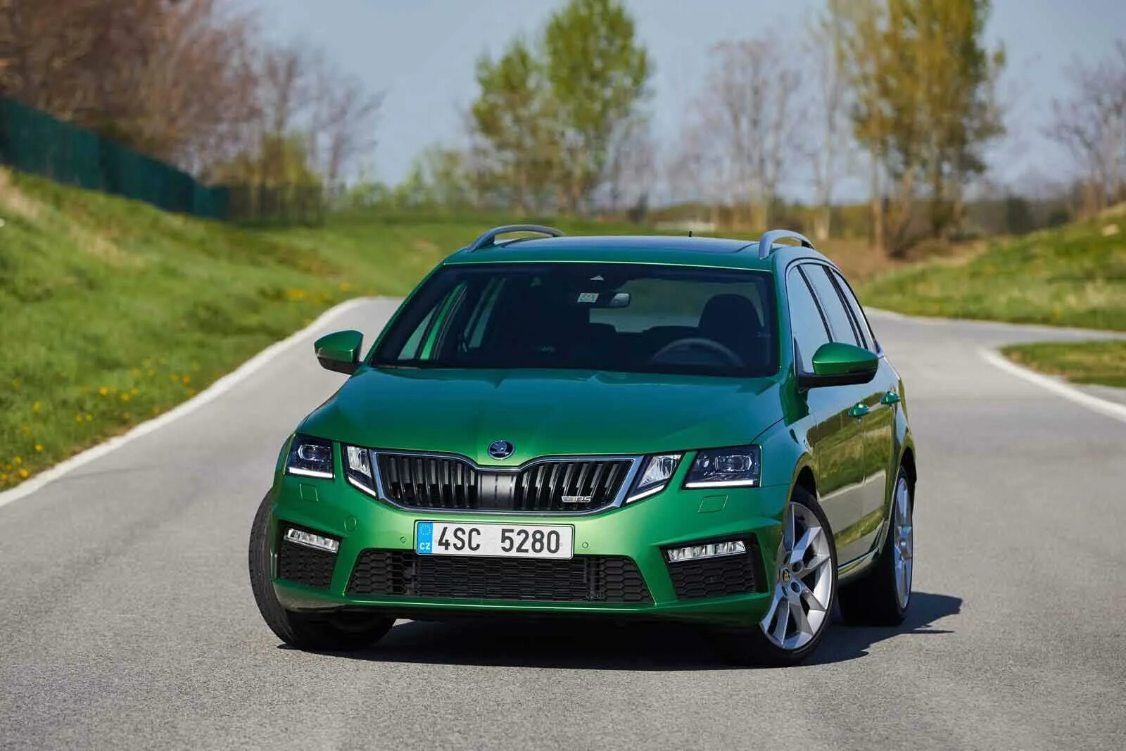 Octavia rs 2.0. Skoda octavia rs combi 2017. skoda octavia rs 2017 универсал. skoda octavia rs avant 2017. skoda octavia rs 2017 комби.