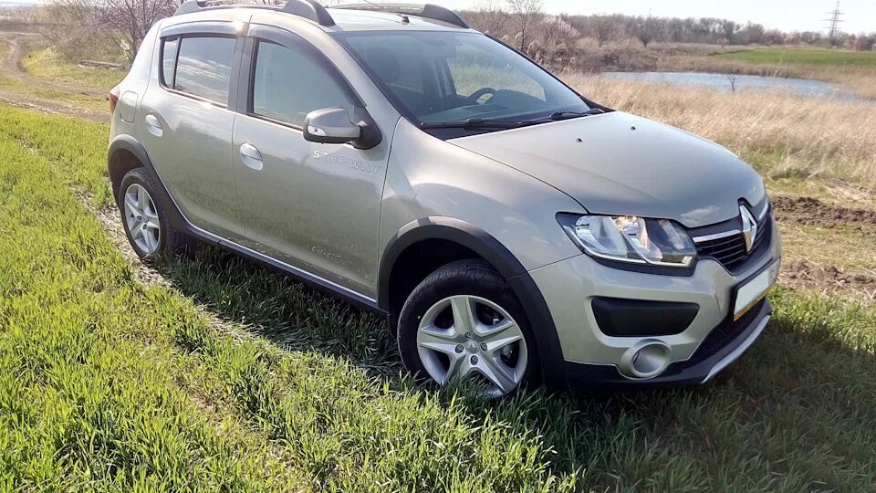 Купить сандеро нижний новгород. Renault Sandero Stepway Drive. Сандеро степвей Drive 2. Драйв Рено Сандеро степвей 2. Renault Sandero Stepway диски.