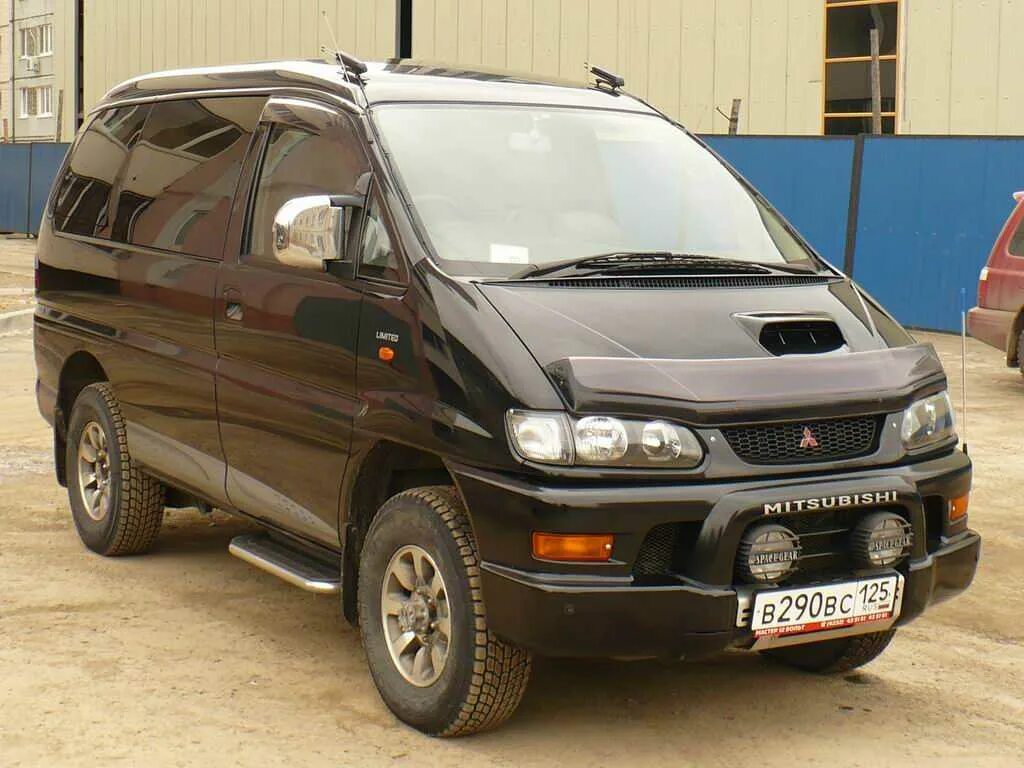 Купить делику левый руль. Митсубиси Делика. Mitsubishi Delica Mitsubishi Delica. Митсубиси Делика 4. Митсубиси Делика 2002.