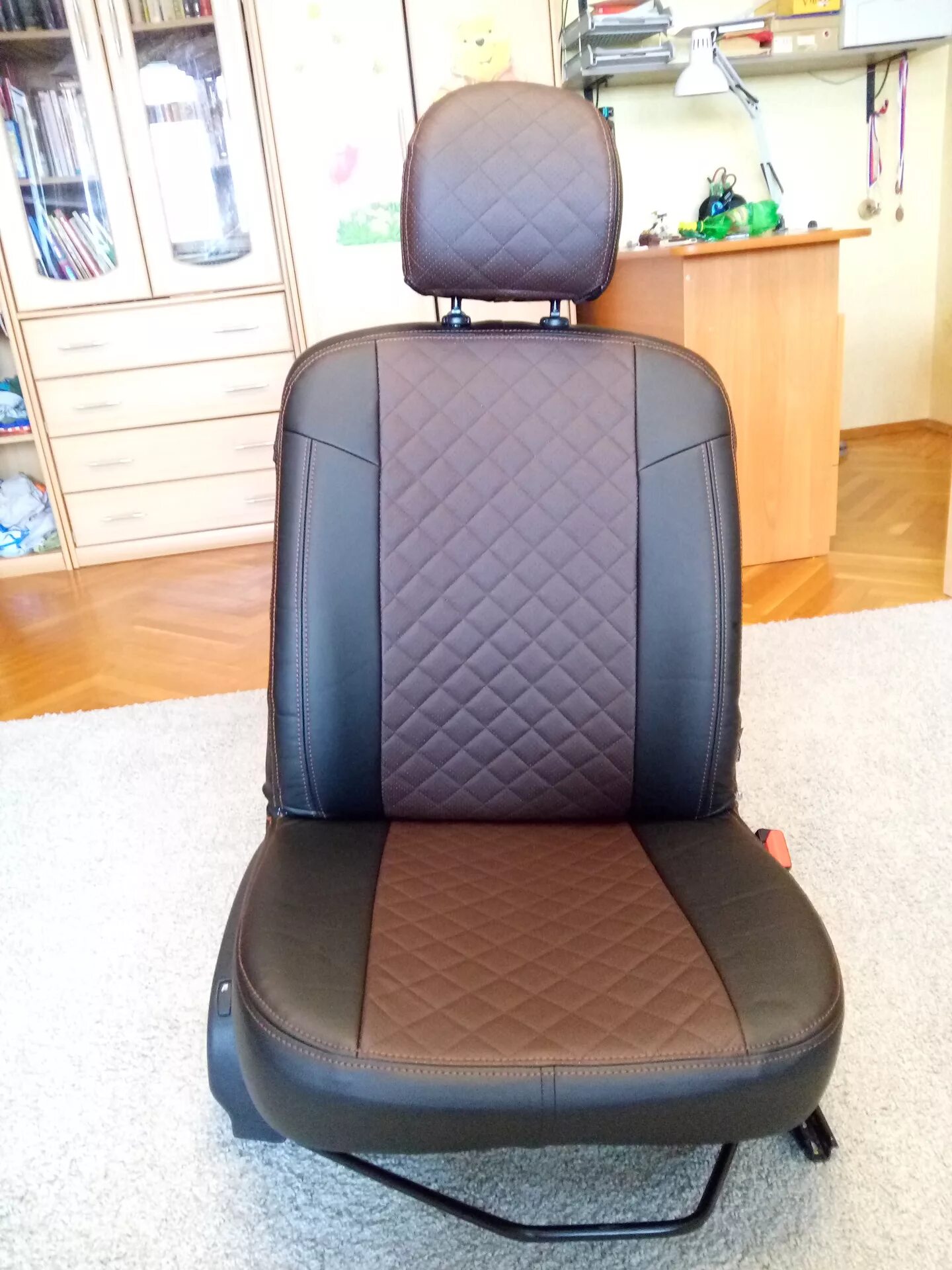 Экокожа ромб автопилот. Автопилот алькантара ромб шоколад + шоколад. Автопилот чехлы ромб черные белые. Автопилот ромб nissan micra. Экокожа ромб автопилот.