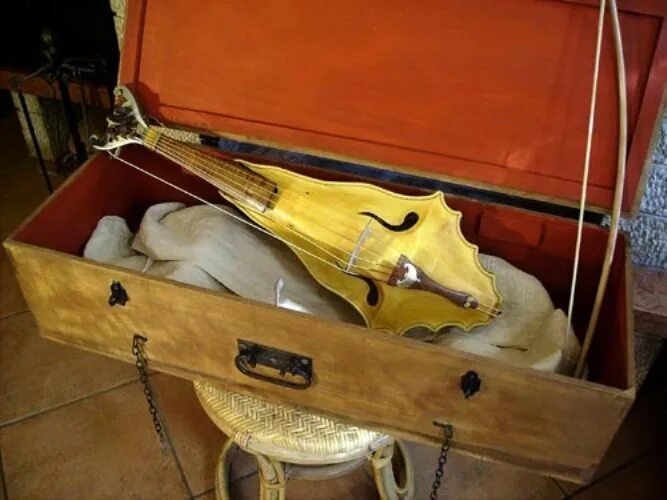 Леонардо да винчи ученый. Музыкальные инструменты леонардо да винчи. Чертежи леонардо да винчи. Виола органиста да винчи. Лютнист эпоха возрождения.