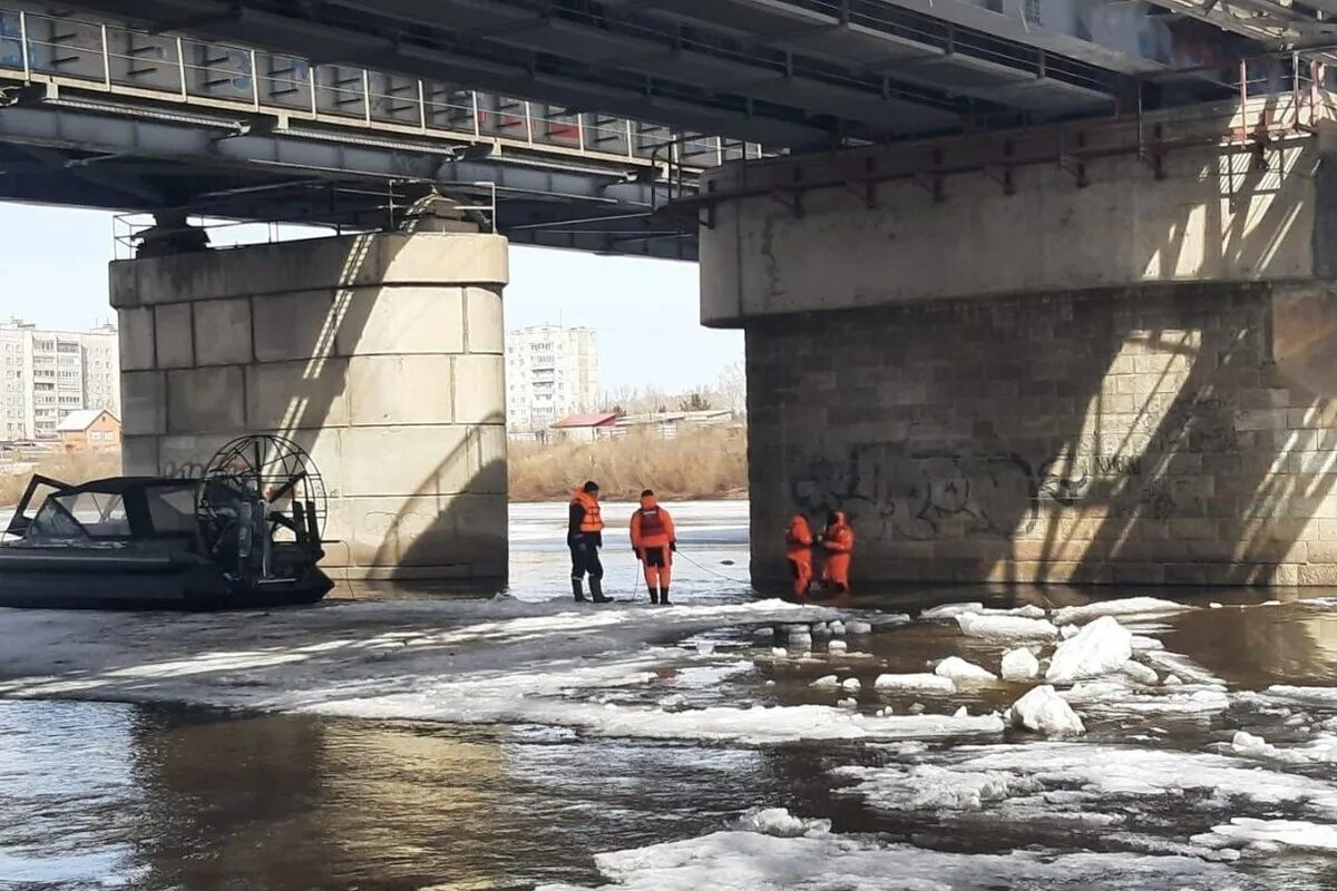 Река Кан Красноярский край. Канск мост через реку Кан. Река Кан в Канске. Утонул апрель