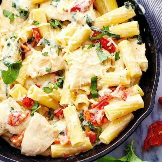 Помидоры куриная грудка макароны
