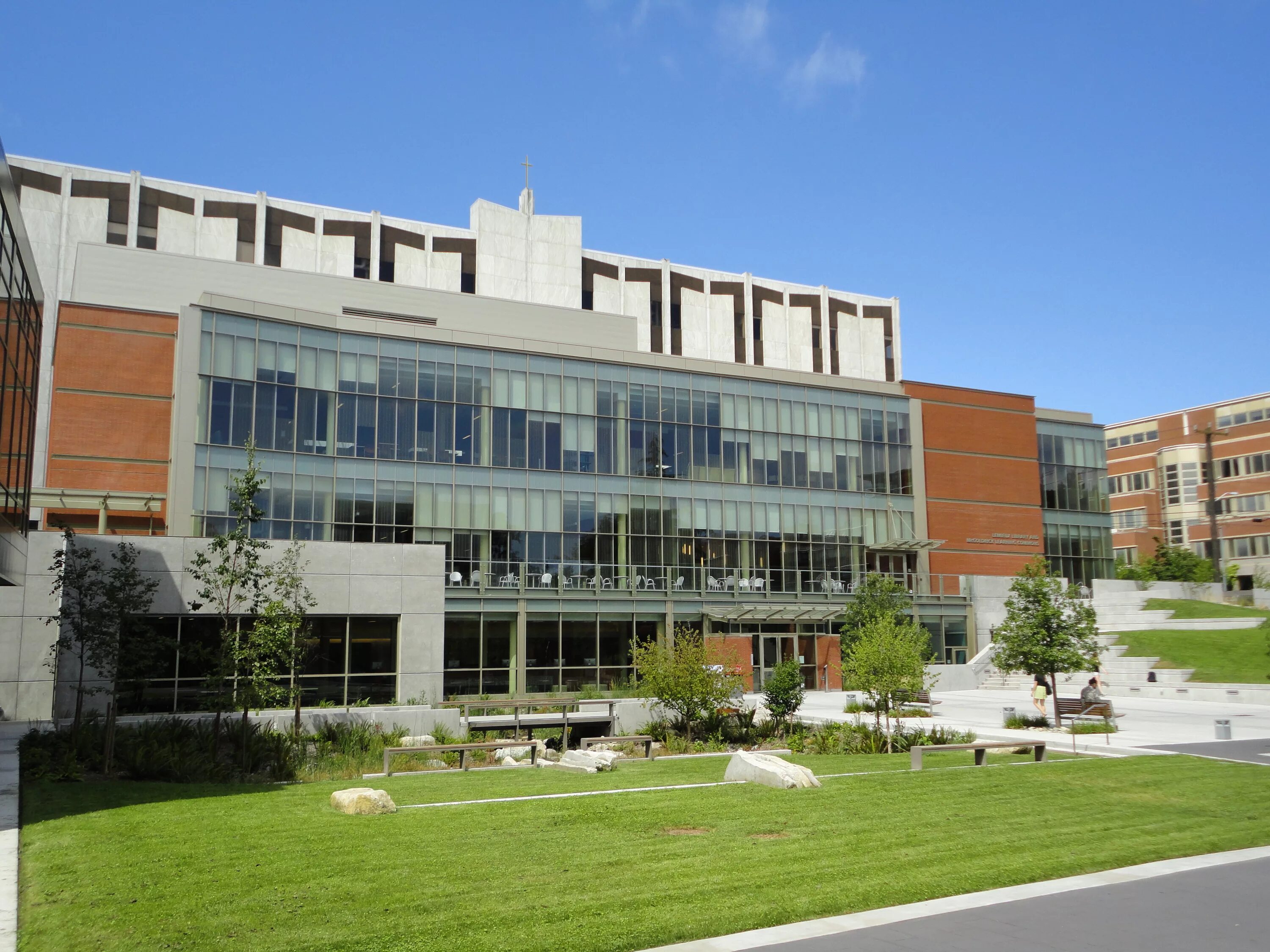 Университет плаза. Вузы чехии. Seattle university. Университет сиэтла. Тихоокеанский университет сиэтла.