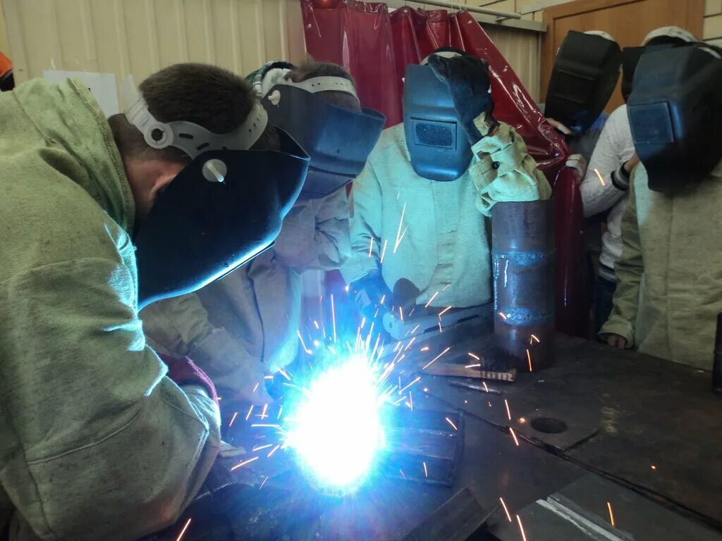 Worldskills uzbekistan 2020. Профессия сварщик описание. Kemppi worldskills. Электрогазосварщик. Сварщик.