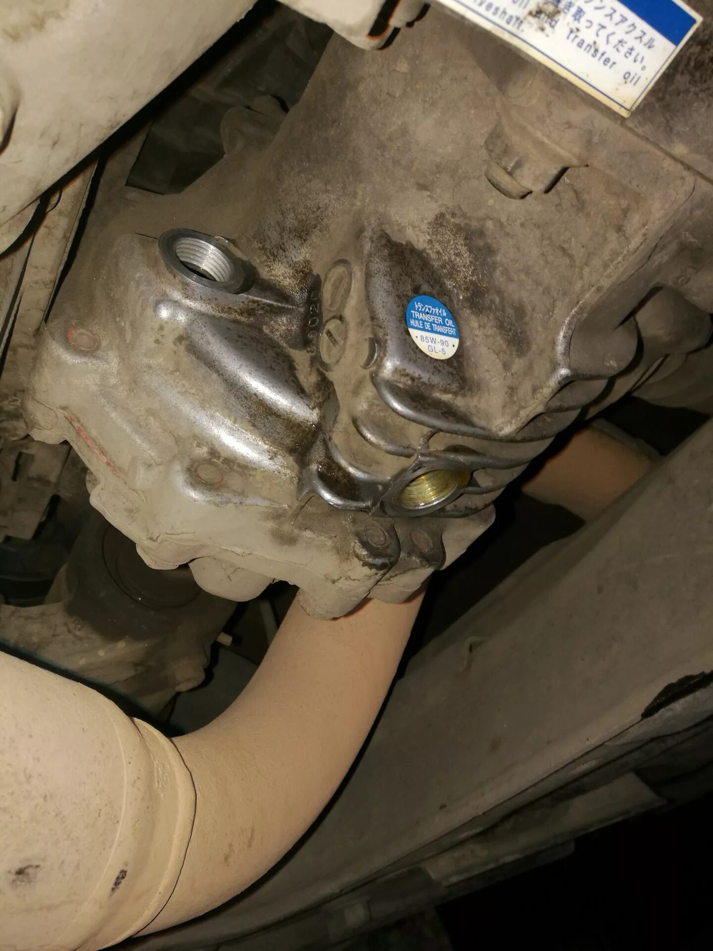 Замена масла в раздатке рав 4. Замена масла в раздатке рав 4. Заливная пробка мкпп рав 4. Замена масла рав 4. Заливная пробка раздатки rav 4 1 поколения.