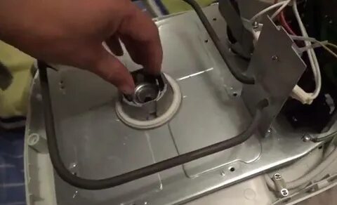 Как снять нижнюю крышку