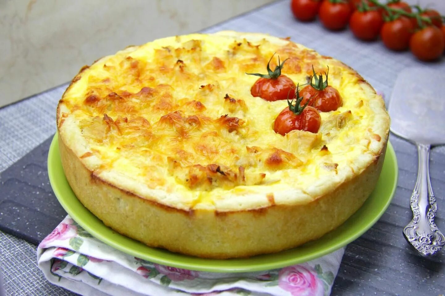 Пирог киш с курицей рецепт. КИШ Лорен. КИШ Лорен (Quiche Lorraine). День пирога «КИШ Лорен». Французский пирог КИШ классический.