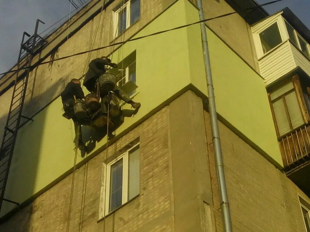 Утепление фасада дома снаружи рязань. Утепление фасада дома снаружи рязань. Наружное утепление квартир. Как утеплить квартиру с улицы. Утеплитель для фасада.