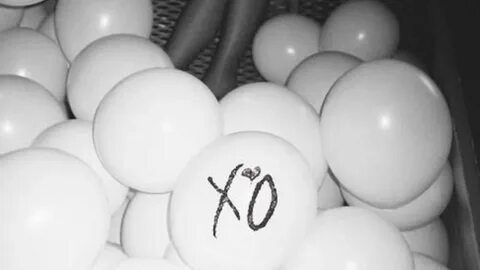 House of balloons glass table girls
