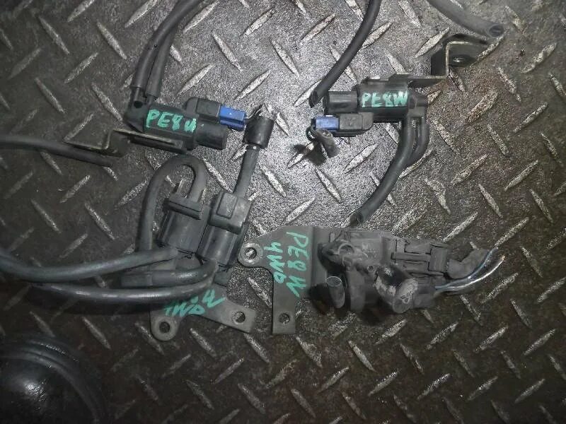 Клапан воздушный электромагнитный исузу бигхорн бензин. Клапан включения 4 вд тойота таун. Клапан включения переднего моста митсубиси. Клапан 4wd. Nissan terrano pr50 мотор включения 4wd.