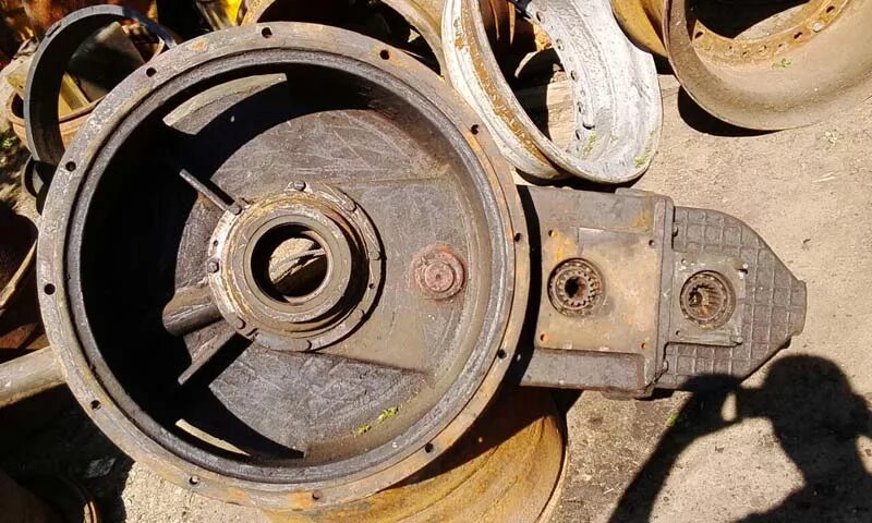 Запчасти на автогрейдер дз98. Сальник бортового редуктора на автогрейдер shantui sg 16. Редуктор автогрейдера. Редуктор поворота отвала дз-98. Редуктор раздаточный дз-98.