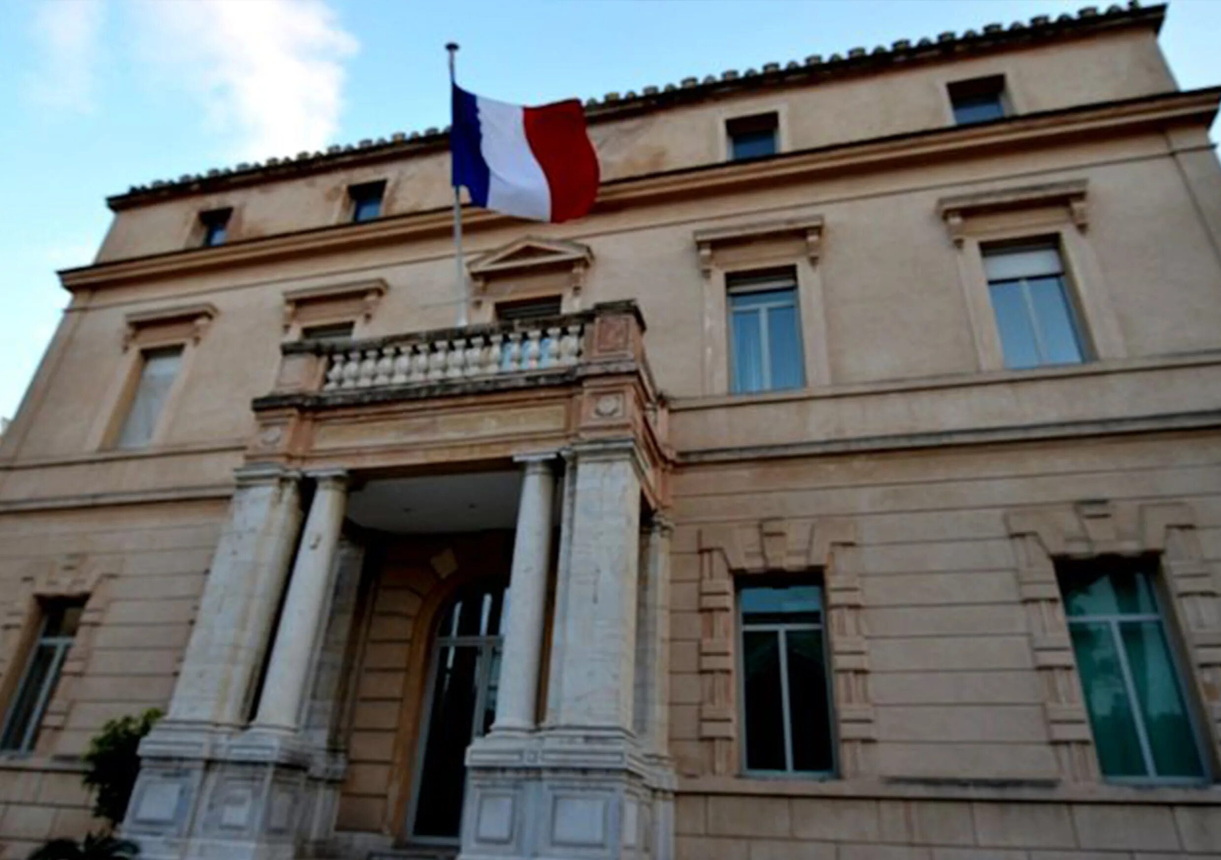 Посольство россии в париже. Ambassade france. Ambassade france. Pierre barthe ambassade de france. Ambassade france.