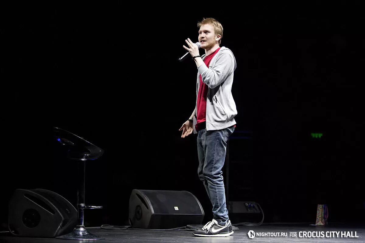 Фреш стендап. Фреш стендап. Гарик пекшев с женой. Гоша рубайло стендап. Фреш стендап.