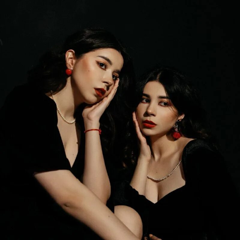 3 2 1 manukian twins. Близняшки манукян. 3 2 1 manukian twins. Сестры манукян. Гитара манукиан твинс.