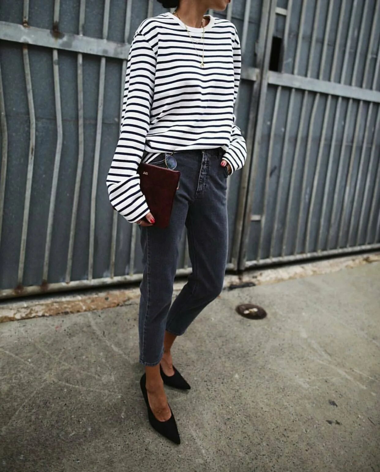 Образы с тельняшкой женские. Тельняшка с широкими брюками. Тельняшка и брюки. Тельняшка и брюки. Тельняшка с широкими брюками.