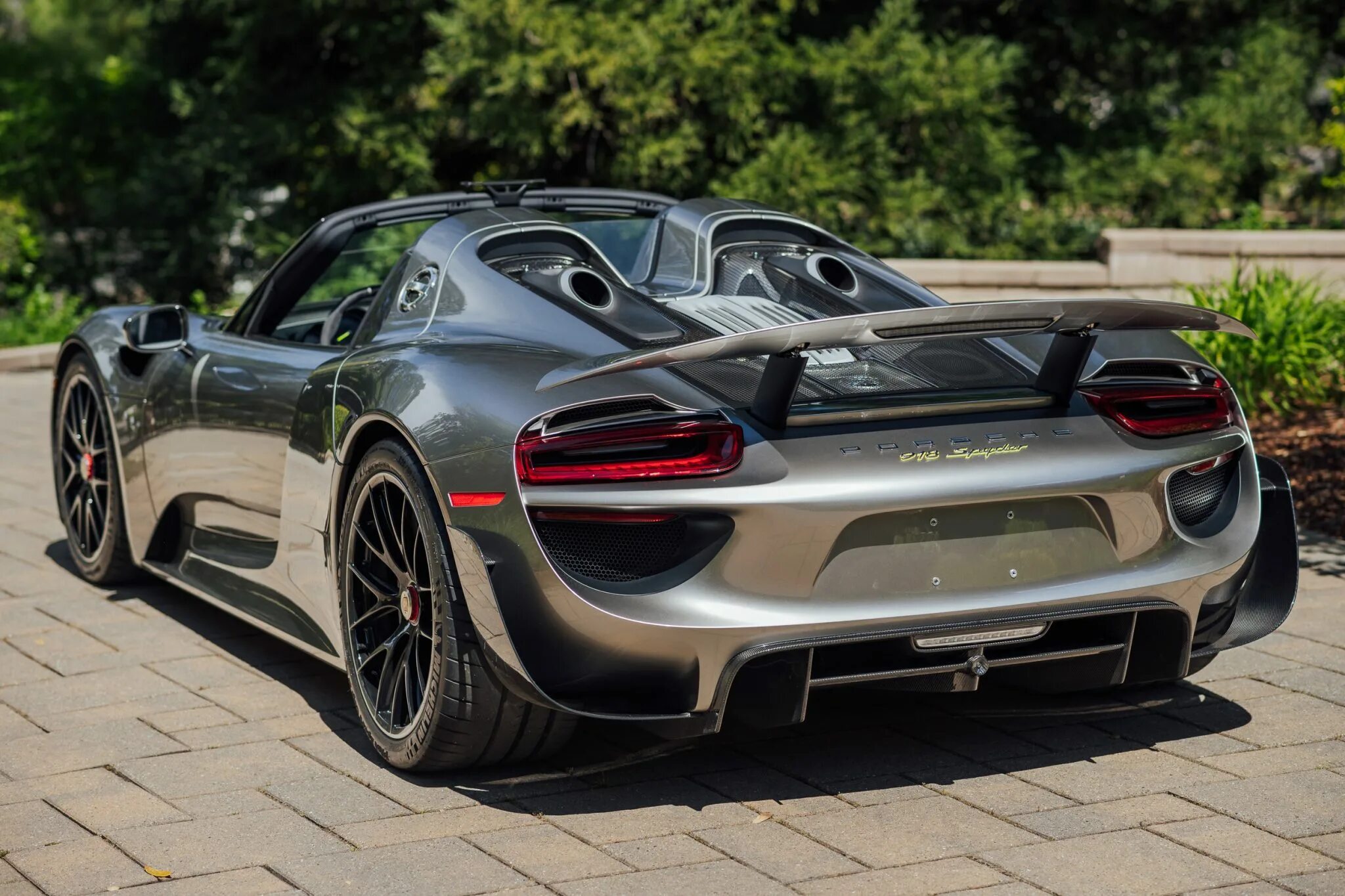 Porsche 918 цены. Porsche 918. Porsche 918 Спайдер. Порше 918 Spyder 2021. Порше 918 Spyder 2022.