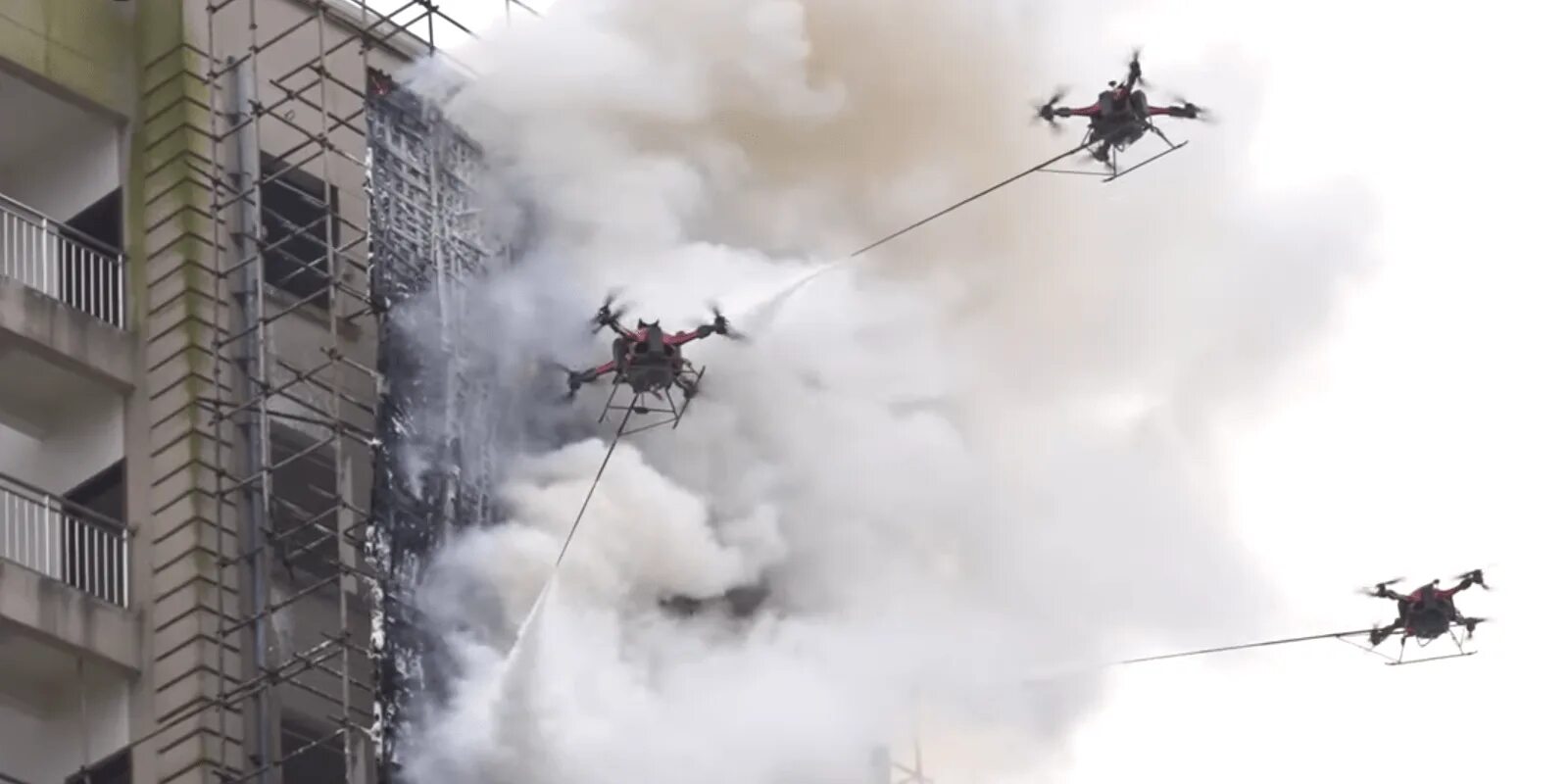 Тушение пожаров с помощью вертолетов впр. Дрон пожарный Aerones. Пожарный дрон Ehang 216f. Беспилотник для тушения пожаров. Квадрокоптер для тушения пожаров.