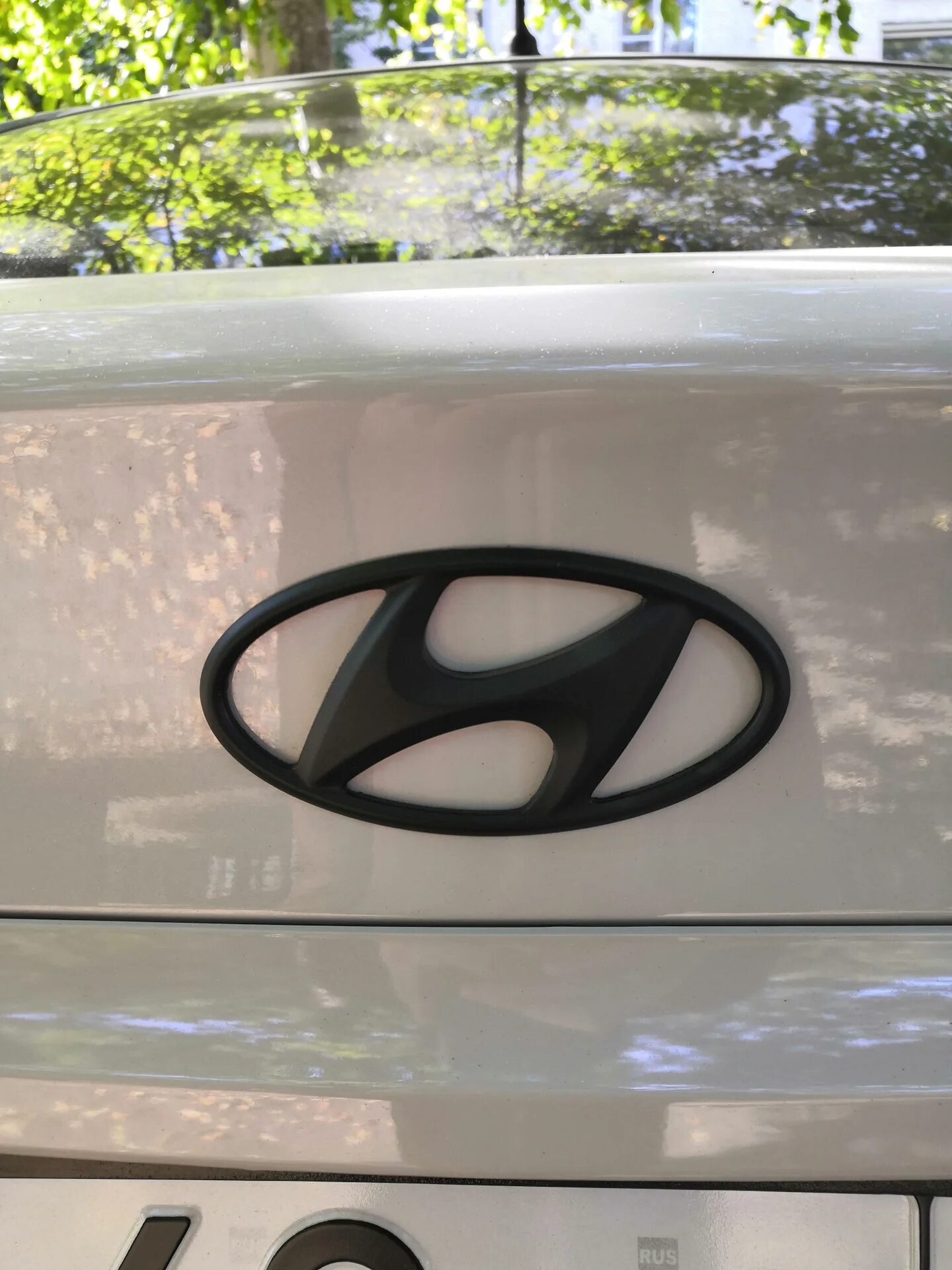 Черная эмблема - Hyundai Solaris, 1,6 л, 2015 года тюнинг DRIVE2