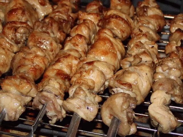 Как сделать сочный шашлык в духовке. Шашлык в духовке. шашлык в духовке из свинины. шашлык в духовке из свинины на решетке. противень для шашлыка.