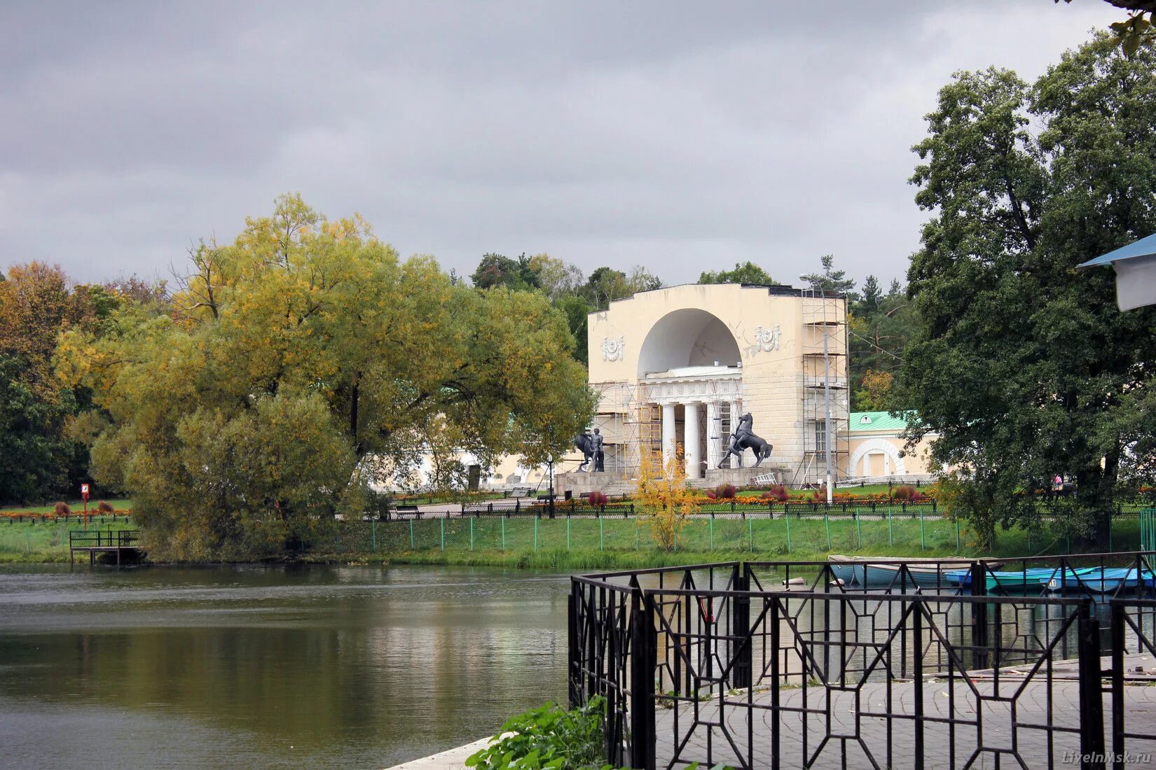 Реконструкция люблино. Парк Кузьминки-Люблино усадьба. Лесопарк Люблино Кузьминский. Природно-исторический парк Кузьминки-Люблино. Усадьба Кузьминки Люблино.