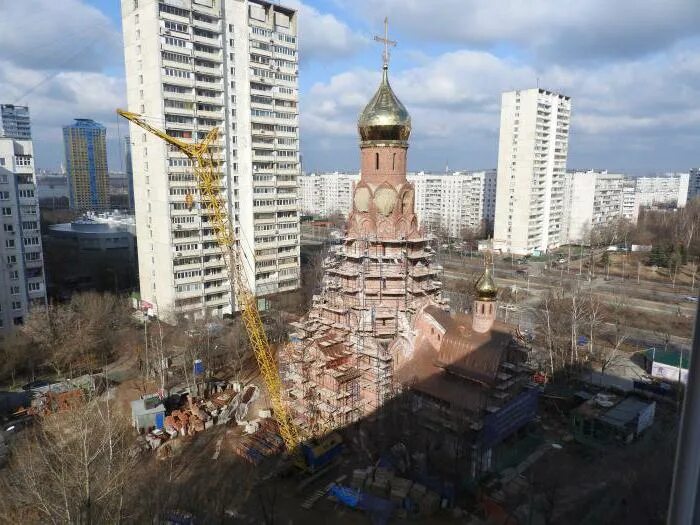 Церковь новомучеников в строгино. Храм на строгинском бульваре. храм новомучеников и исповедников в строгино. храм у метро строгино. новомучеников и исповедников российских в строгино.