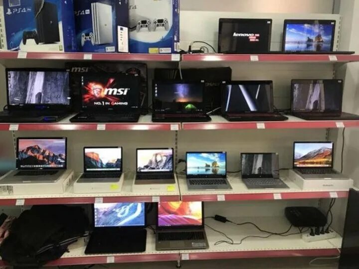 Интернет магазин техники ноутбуков. Компьютерный магазин. Витрина с компьютерами. Магазин техники на Ноутбуки. Магазин ноутбук компьютер.