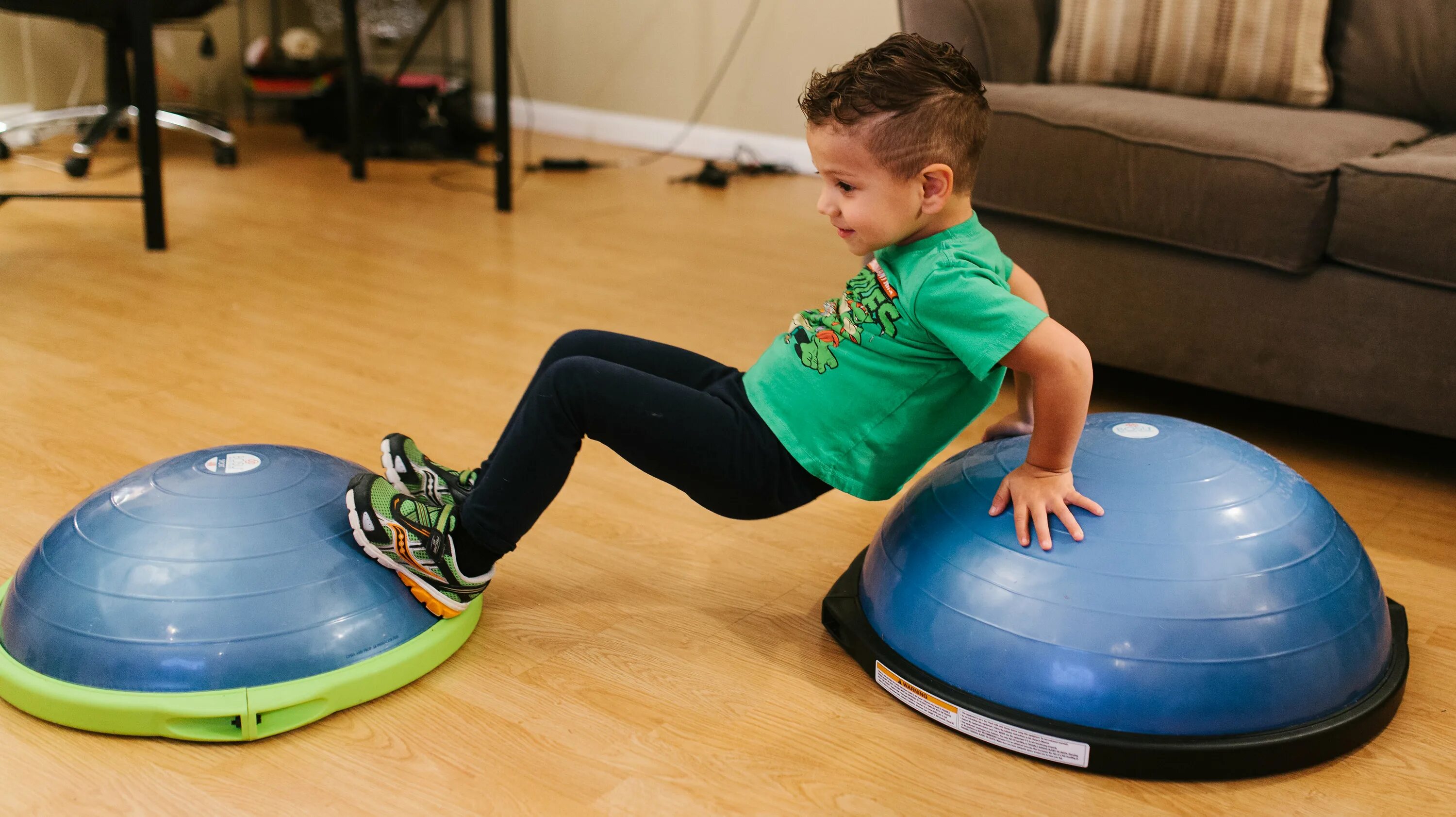 Занятия на координацию. Bosu Balance Trainer Kids. Полусфера для детей. Упражнения на босу для детей. Занятия на полусфере для детей.