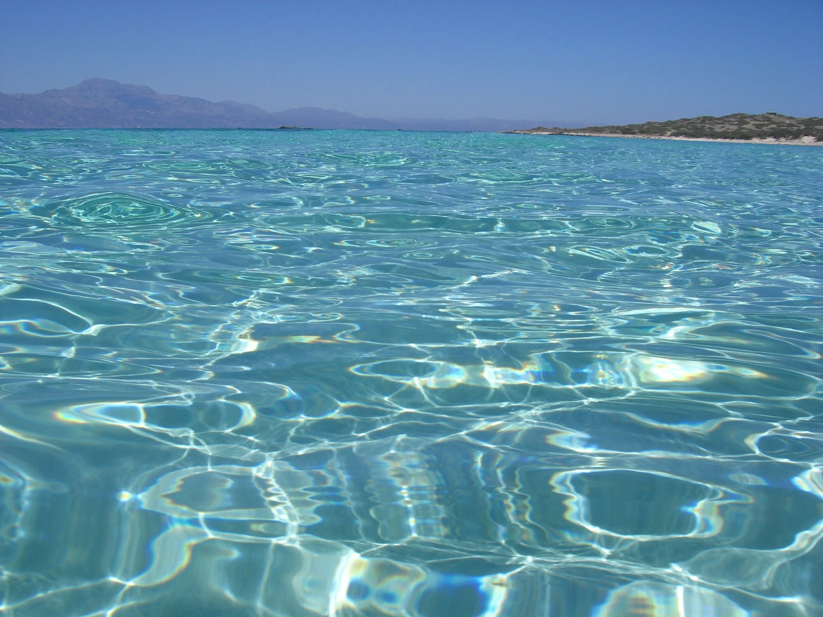 Кристальное море. Эгейское море волны. Лазурное море Эгейское. Средиземное море Лазурный берег. Прозрачное море.
