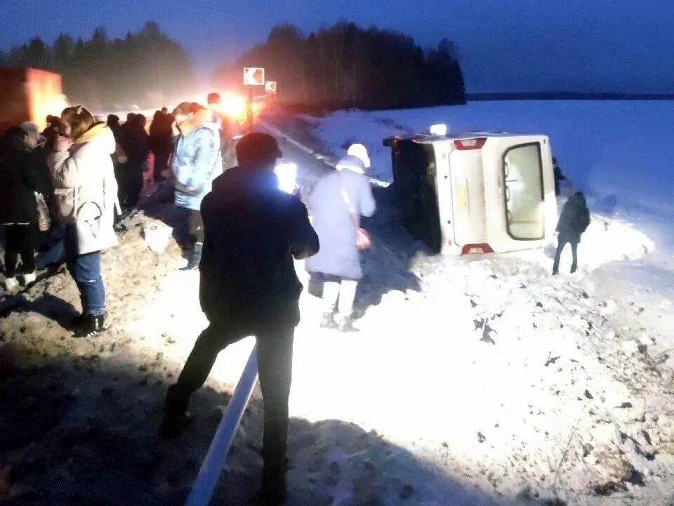 Трасса родники. Автоавария в Ивановской области 9 февраля. Авария на трассе Иваново. Авария Родники Иваново вчера.