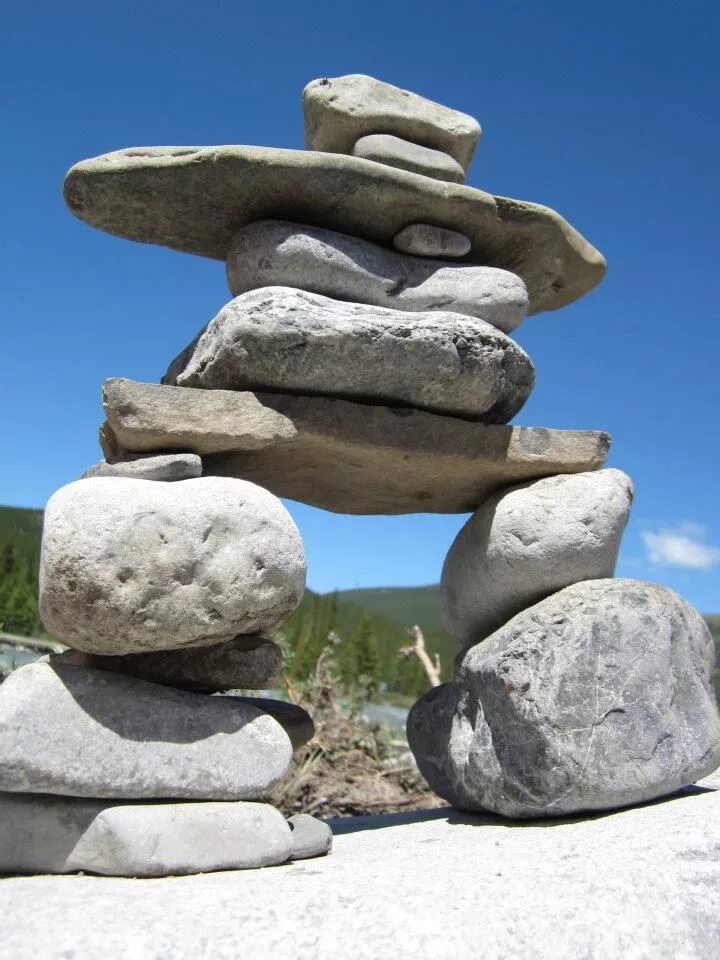 Сооружения из камней. Фигуры из камней. Скульптура из камня. Крупные камни. Камень на букву т
