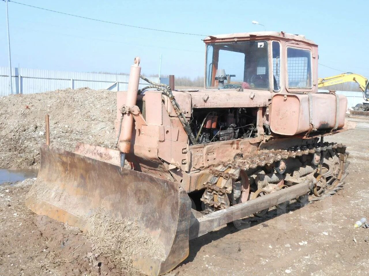 Дт-75 дрс бульдозер. Вгтз дт-75м. Дт-75 трактор. Дт-75 бульдозер б/у. Бульдозеры дт 75 бу.