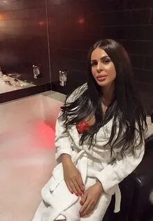 Где познакомится с красивым трансом?