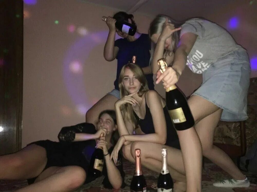Бухую девушку