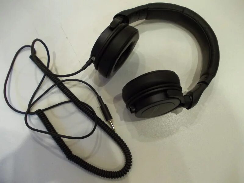 Beyerdynamic dt обзор. Beyerdynamic dt 240. beyerdynamic 240 pro. баердинамикс наушники.