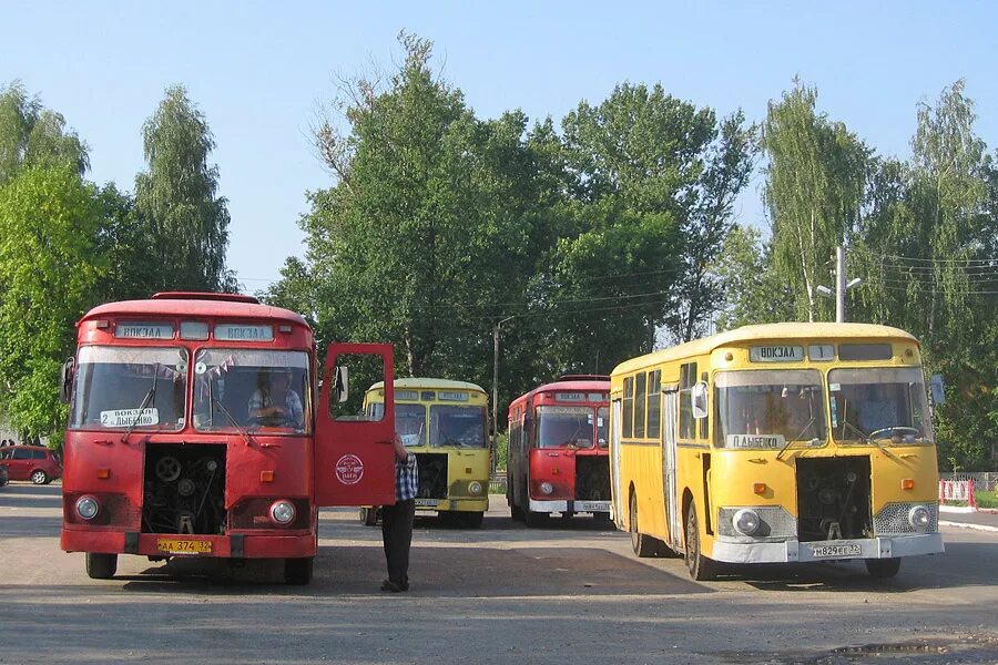 ЛИАЗ 677. ЛИАЗ-677 автобус. ЛИАЗ 677 Брянск. ЛИАЗ 677 техпомощь. Маршрутки в старом городе